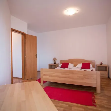 Venera アパート ミミツェ